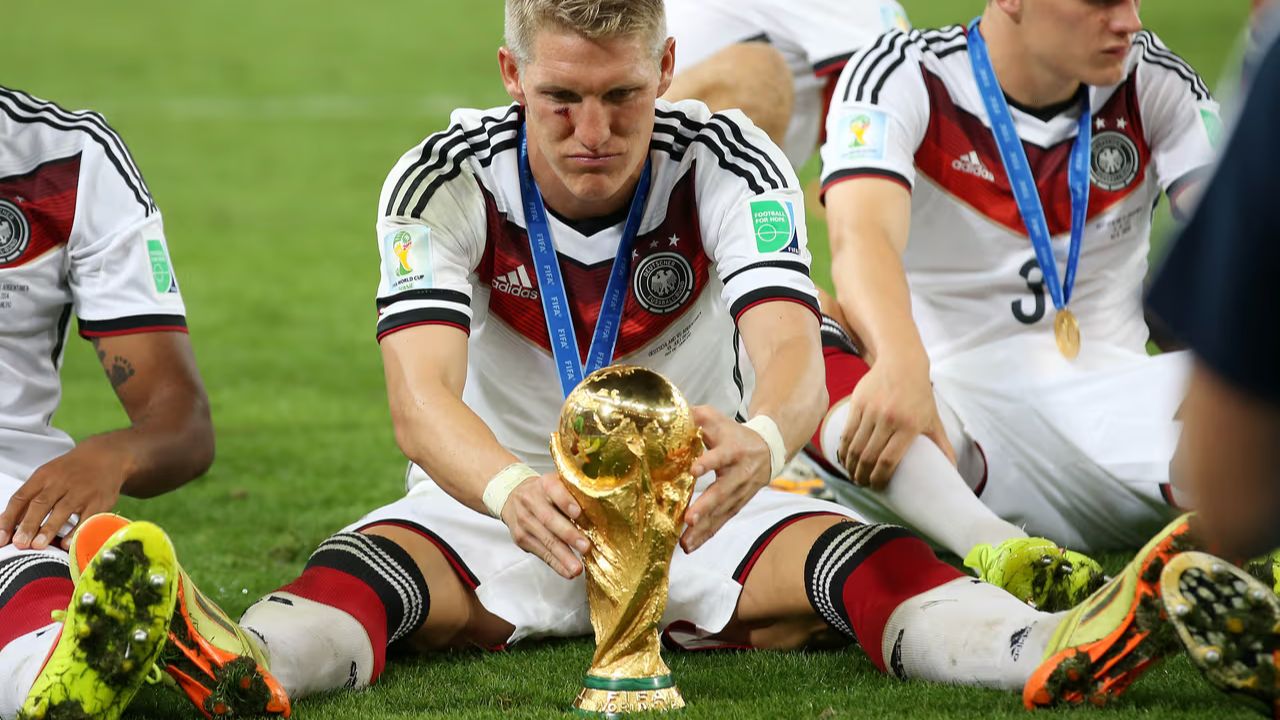 Bastian Schweinsteiger y el secreto de sus botas mojadas antes de cada partido