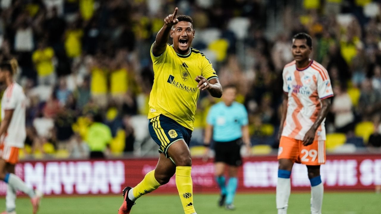 Bryan Acosta anota golazo en la goleada del Nashville sobre Cincinnati