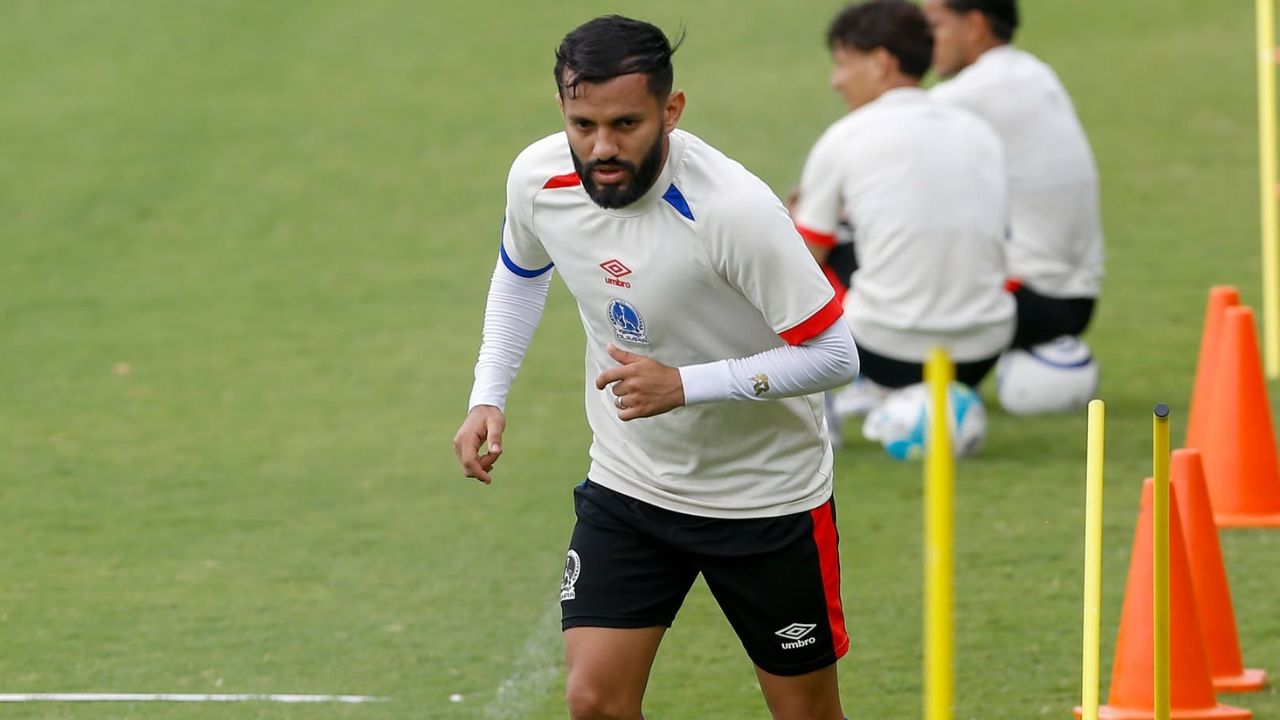 Jorge Álvarez queda fuera de la nómina de Eduardo Espinel tras recaer de su lesión
