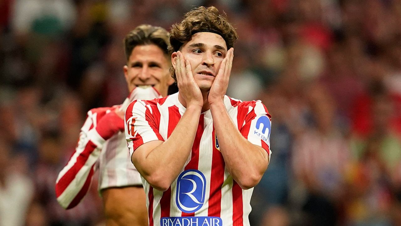 El Atlético acepta vender a Julián Álvarez al Arsenal, pero él se niega y espera al Barcelona