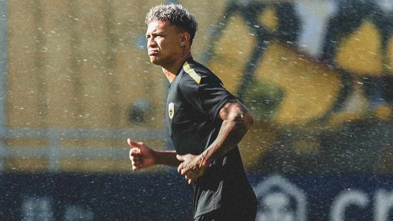 Kervin Arriaga es inscrito en la UEFA Champions League con el AEK Atenas