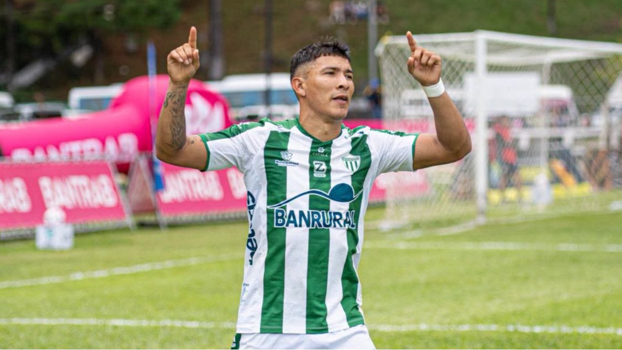 Kevin López se estrena como goleador y catapulta al Antigua a la cima en Guatemala