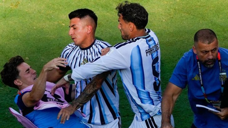 FIFA sanciona a Leandro Paredes con diez partidos por pelea en la final del Mundial
