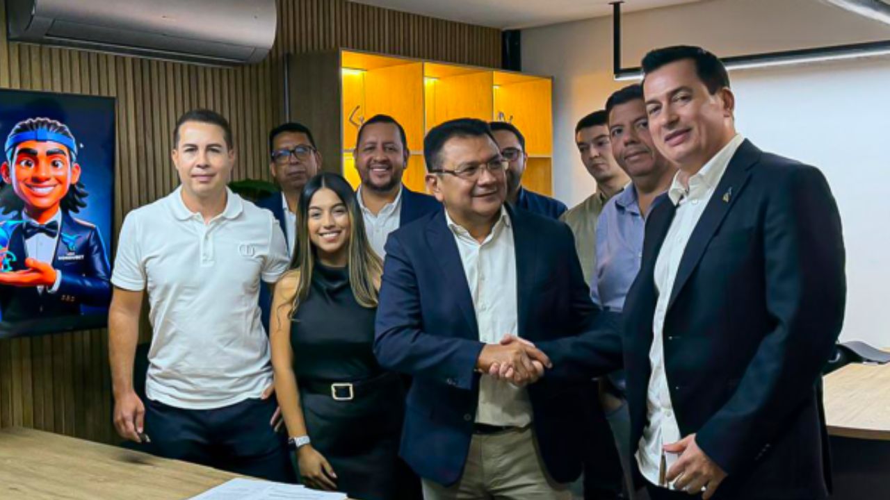 Liga Nacional firma histórico contrato de patrocinio que impulsará al fútbol hondureño