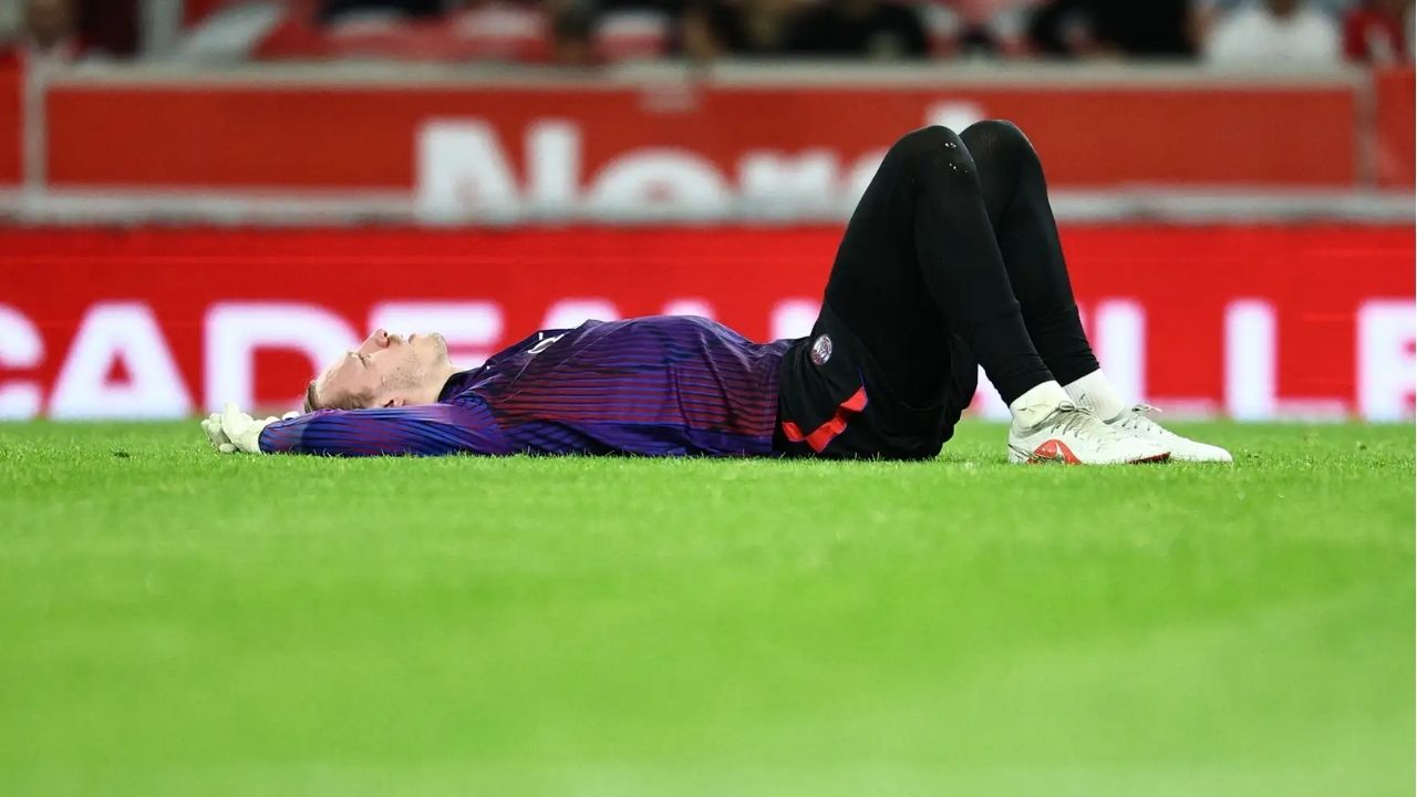 El impactante accidente del portero del PSG previo al juego ante el Lille en Francia