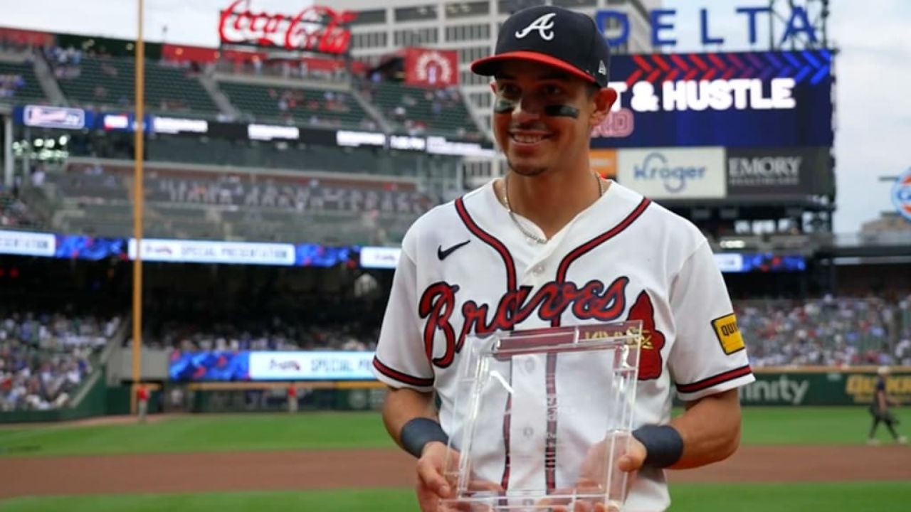 Mauricio Dubón recibe premio Heart & Hustle Award en la MLB