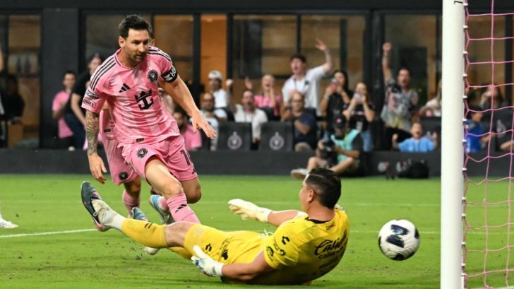 Lionel Messi anota doblete histórico contra Atlético San Luis