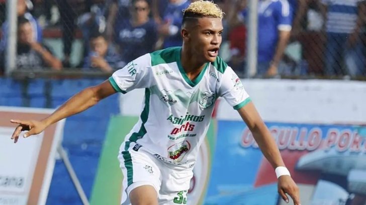 Platense recibirá millonaria suma por el traspaso de Kervin Arriaga al AEK Atenas