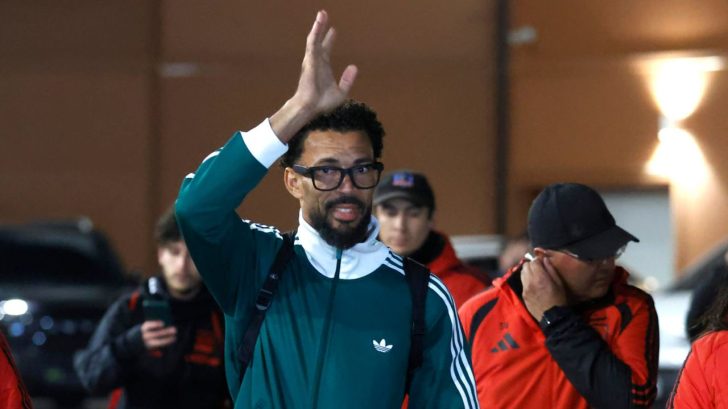 Vozinha provoca locura en su llegada a Chile para jugar con Colo Colo