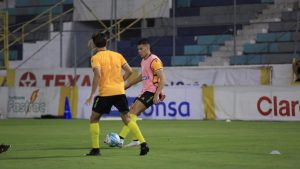 Real España confirma la salida de Juan Capeluto del equipo y libera plaza