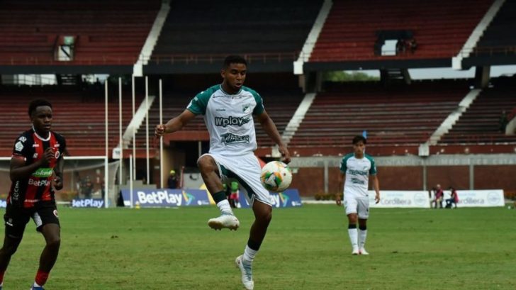 Jugador de Colombia sufre fracturas tras saltar de su casa por el terremoto en Cali
