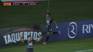 Yairo Moreno anota su primer gol con la camiseta de Marathón ante Antigua