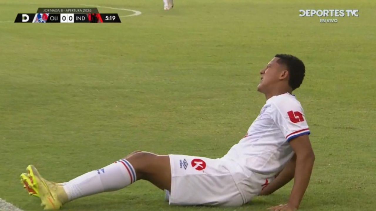 Cristian Canales se lesiona solo y obligó primer cambio en el Olimpia