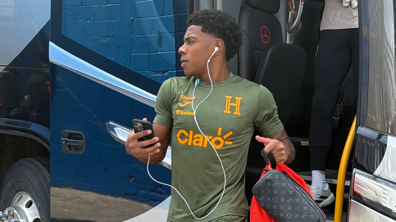 Dereck Moncada entrena con normalidad tras susto ante Surinam