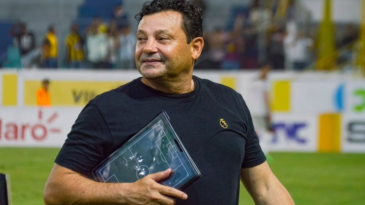 Jeaustin Campos conoce las posibles ofertas para dirigir en Costa Rica