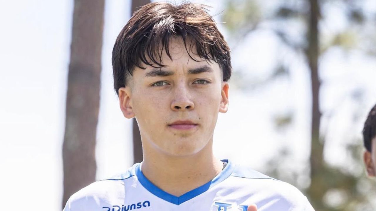 Ángel Bu: el volante de tres nacionalidades ya se puso la camiseta de la-sub 17