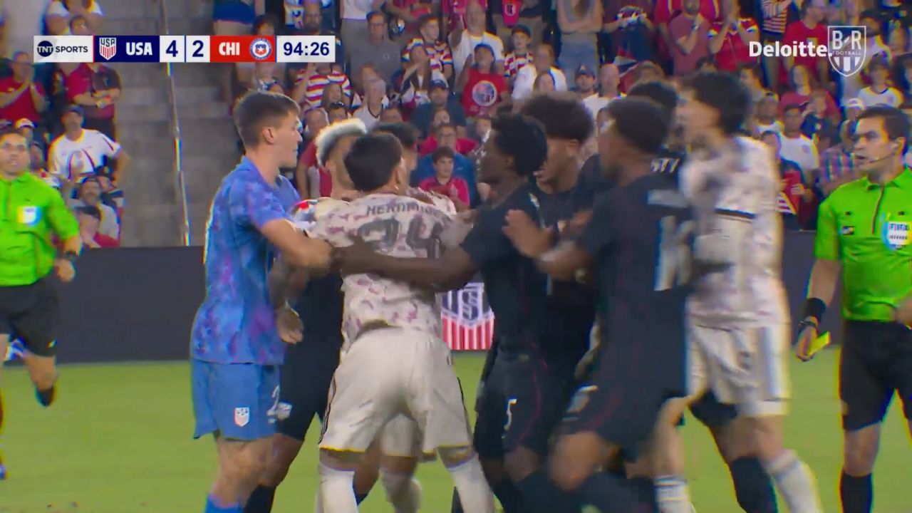 Jugadores de Estados Unidos y Chile se van a los golpes tras amistoso