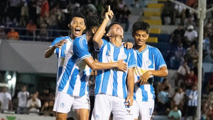Jugadores del Victoria sorprenden con detalle a Carlos Eduardo Espina