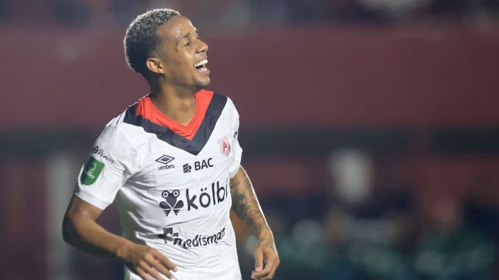 Liga Deportiva Alajuelense separa al futbolista Jeison Lucumí tras escándalo interno