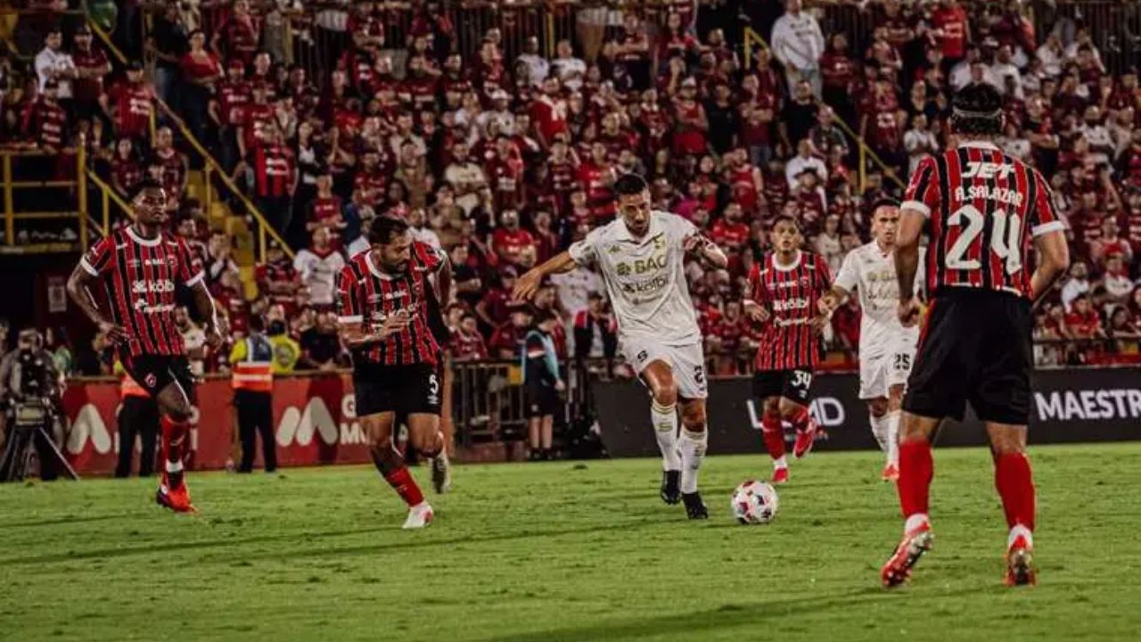 Alajuelense sufre derrota en el clásico de Costa Rica previo a jugar ante Marathón