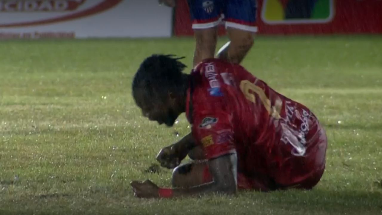 Así fue como se lesionó Kevin Álvarez en el partido de Choloma vs Estrella Roja
