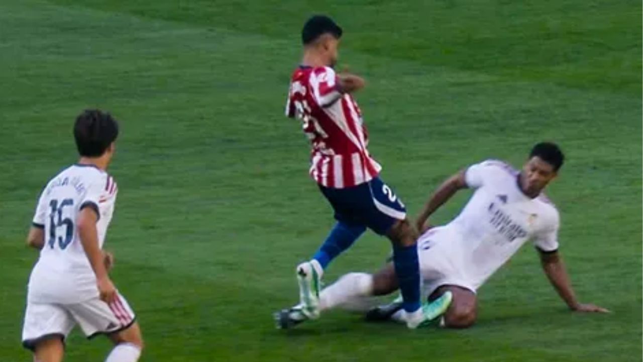 El Real Madrid denuncia al arbitraje tras su derrota frente al Atlético de Madrid