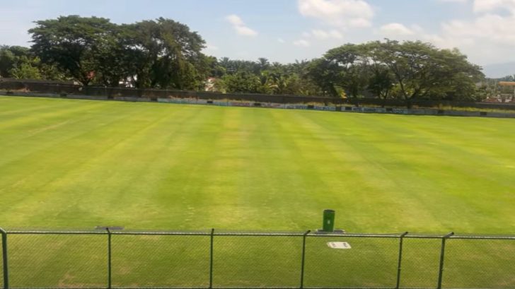¡Miren esa cancha! Estadio Municipal de Saba, en etapa final de su remodelación