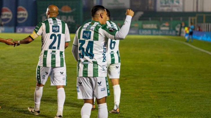 Kevin López anota su cuarto gol en Guatemala y comanda la victoria del Antigua GFC