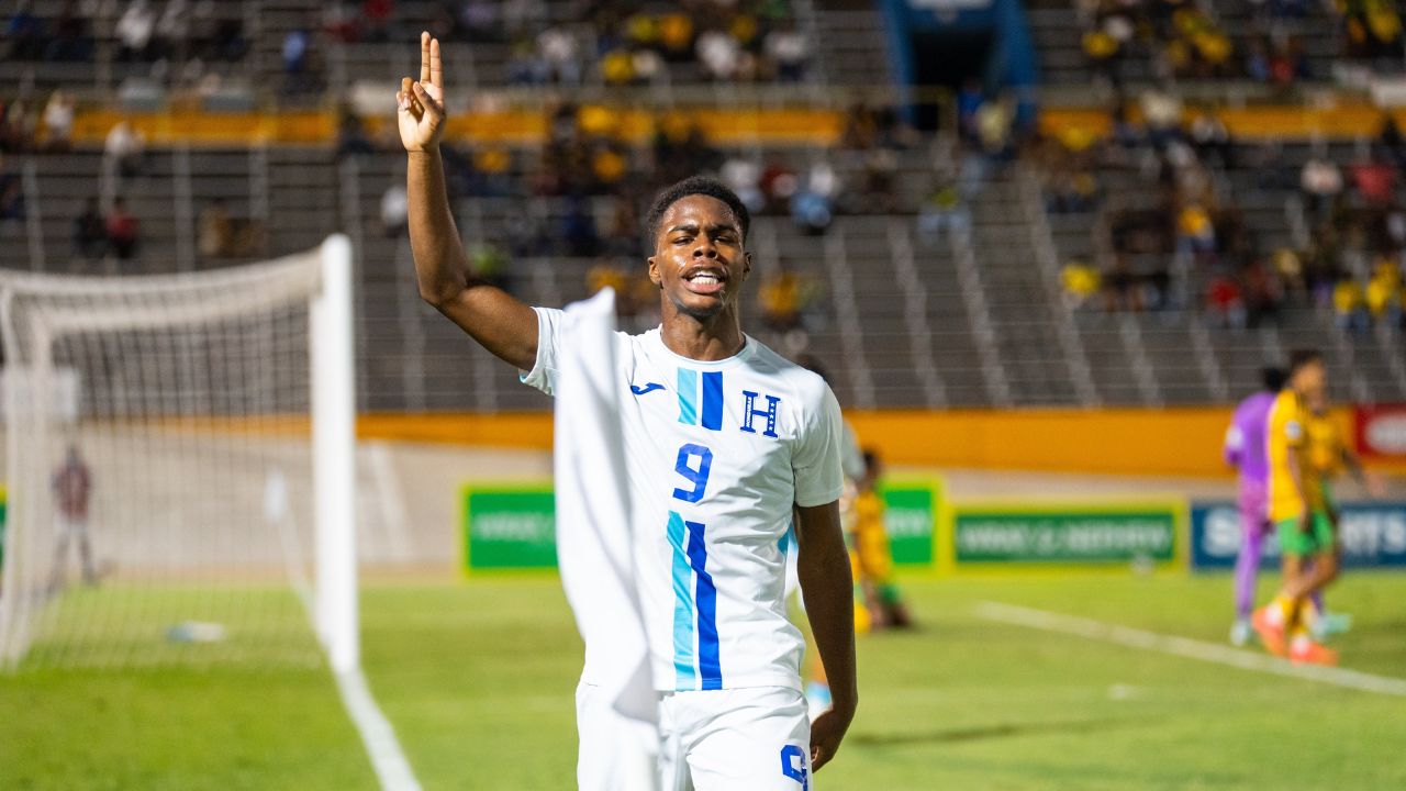 Keyrol Figueroa adelanta a Honduras frente a Jamaica en la Liga de Naciones