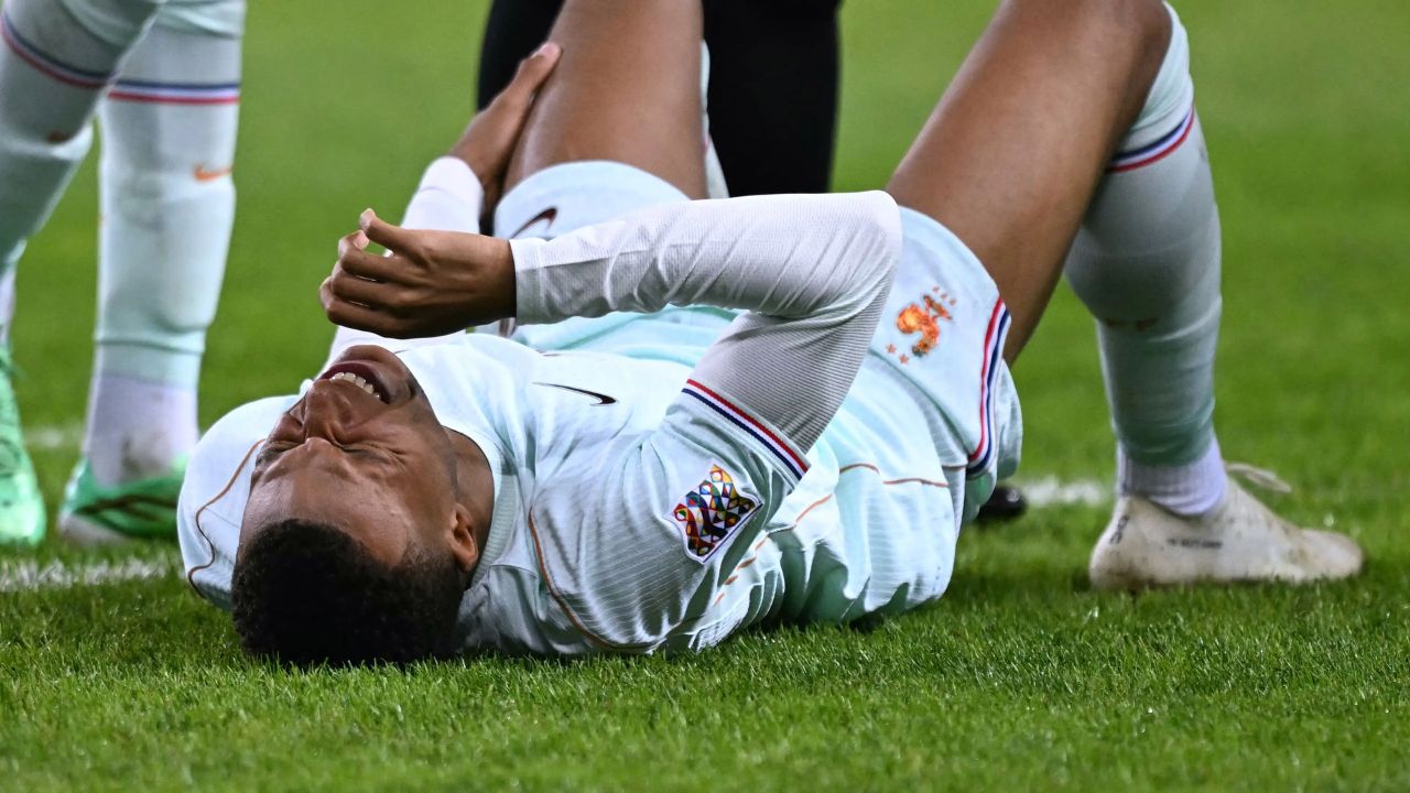Kylian Mbappé sale lesionado con Francia y pone en alerta al Real Madrid