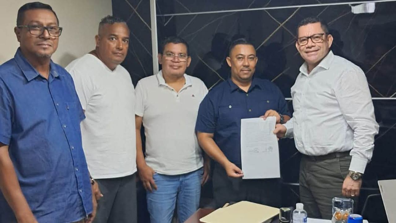 Victoria firma histórico convenio para remodelar su sede deportiva