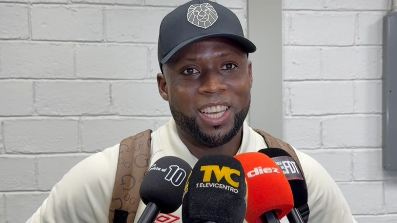Yustin Arboleda contesta a los que le gritan 'acabado' en el estadio