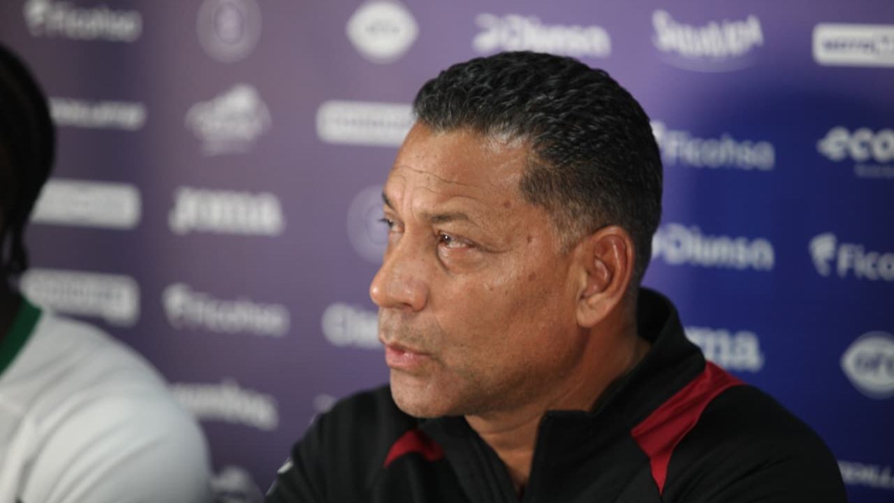 Técnico de Surinam elogia cualidades de Honduras previo a duelo por Nations League