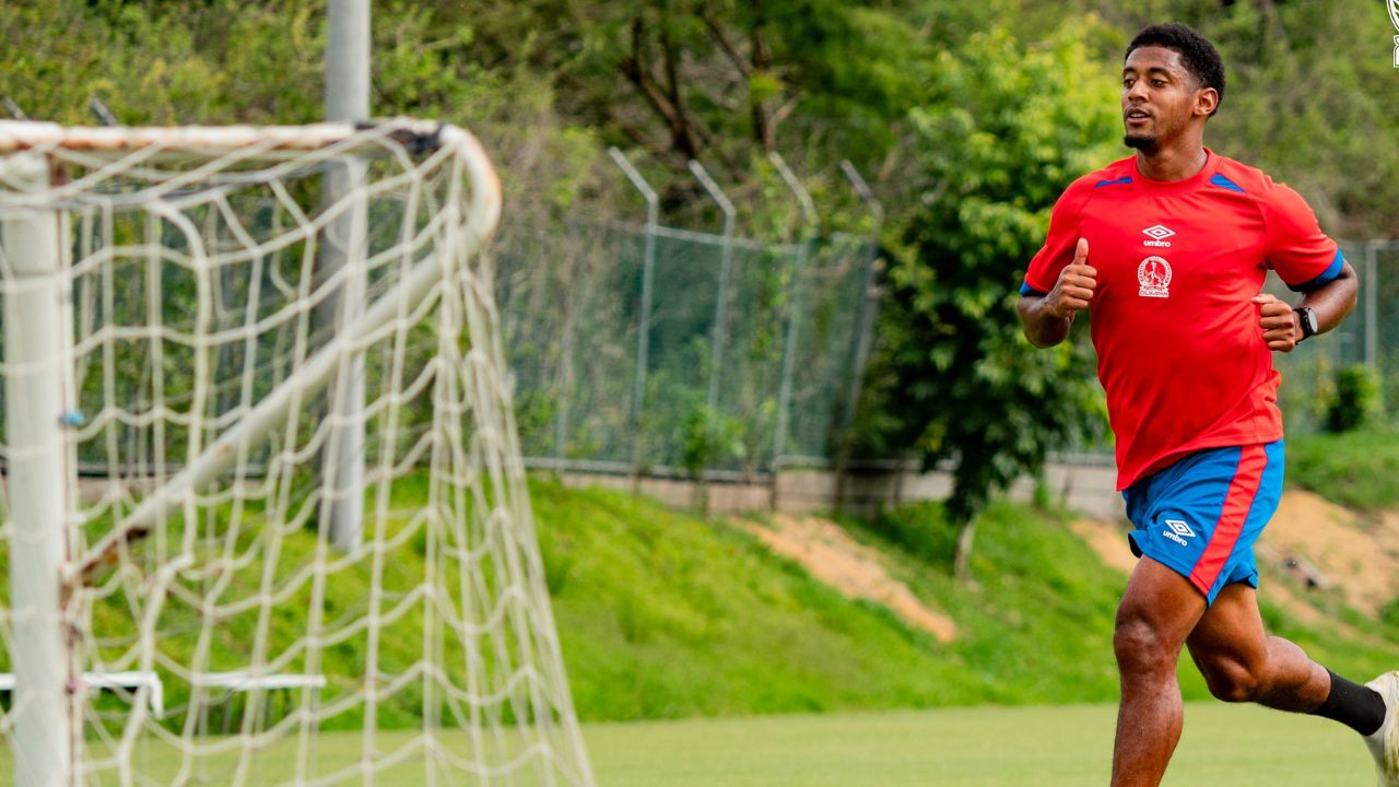 Revelan lo que hizo el Choco Lozano mientras entrenaba con el Olimpia