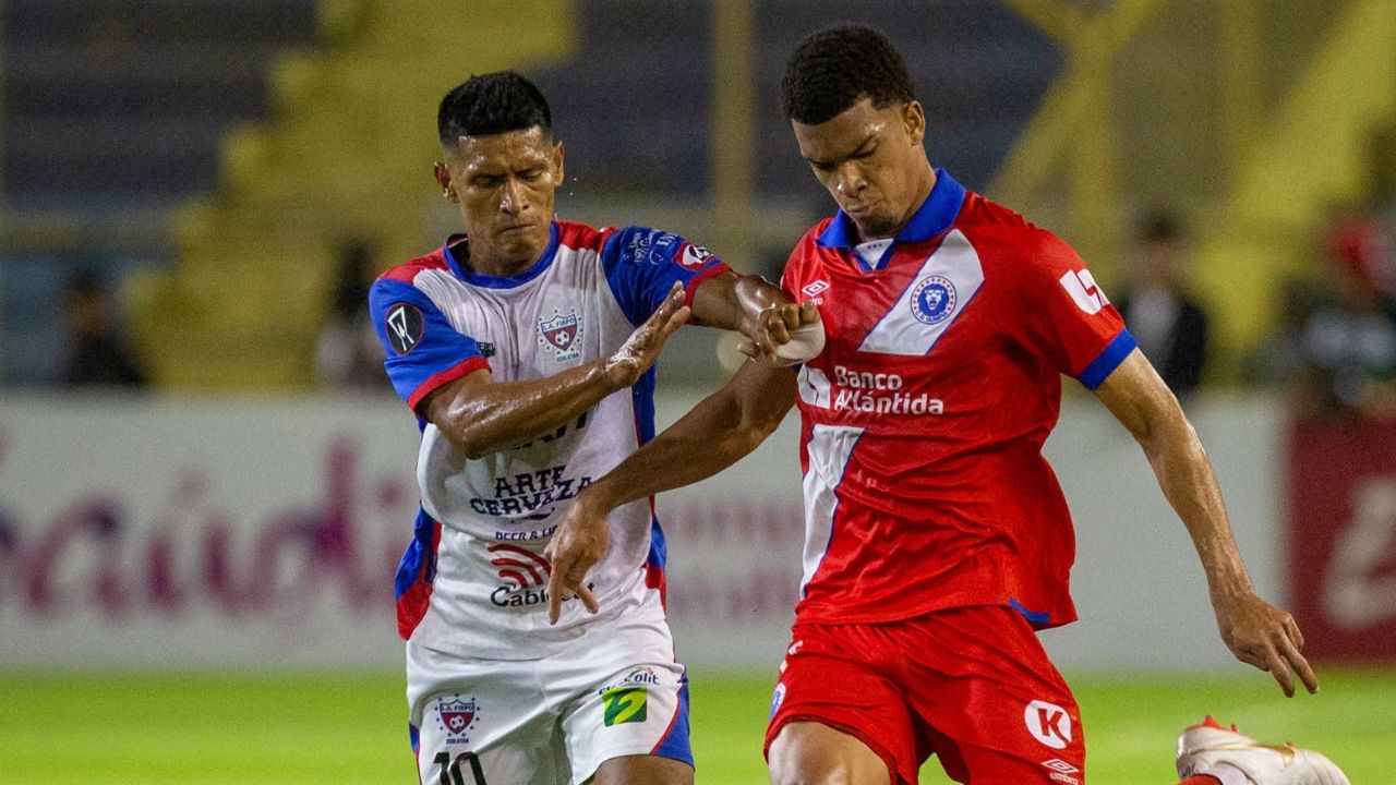 Clinton Bennett es destacado por plataforma internacional tras gran momento con Olimpia