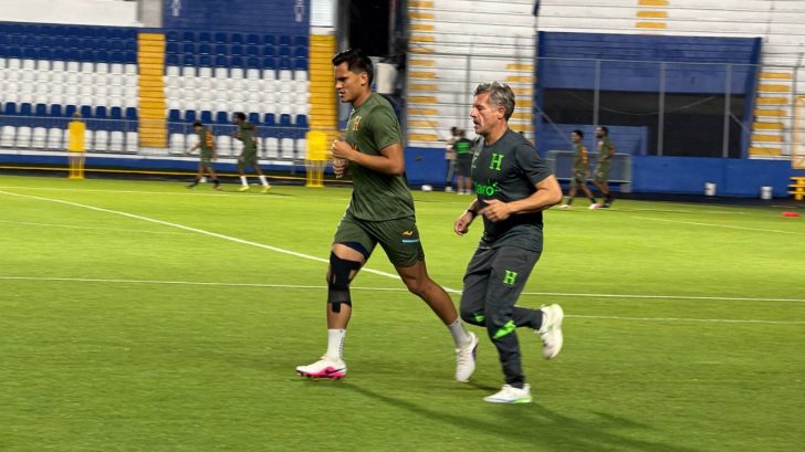 Denil Maldonado intensifica trabajos de recuperación y podría volver ante Jamaica