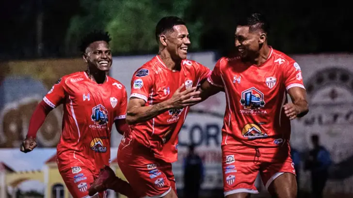 Estrella Roja firma espectacular goleada sobre Independiente en arranque de jornada 12