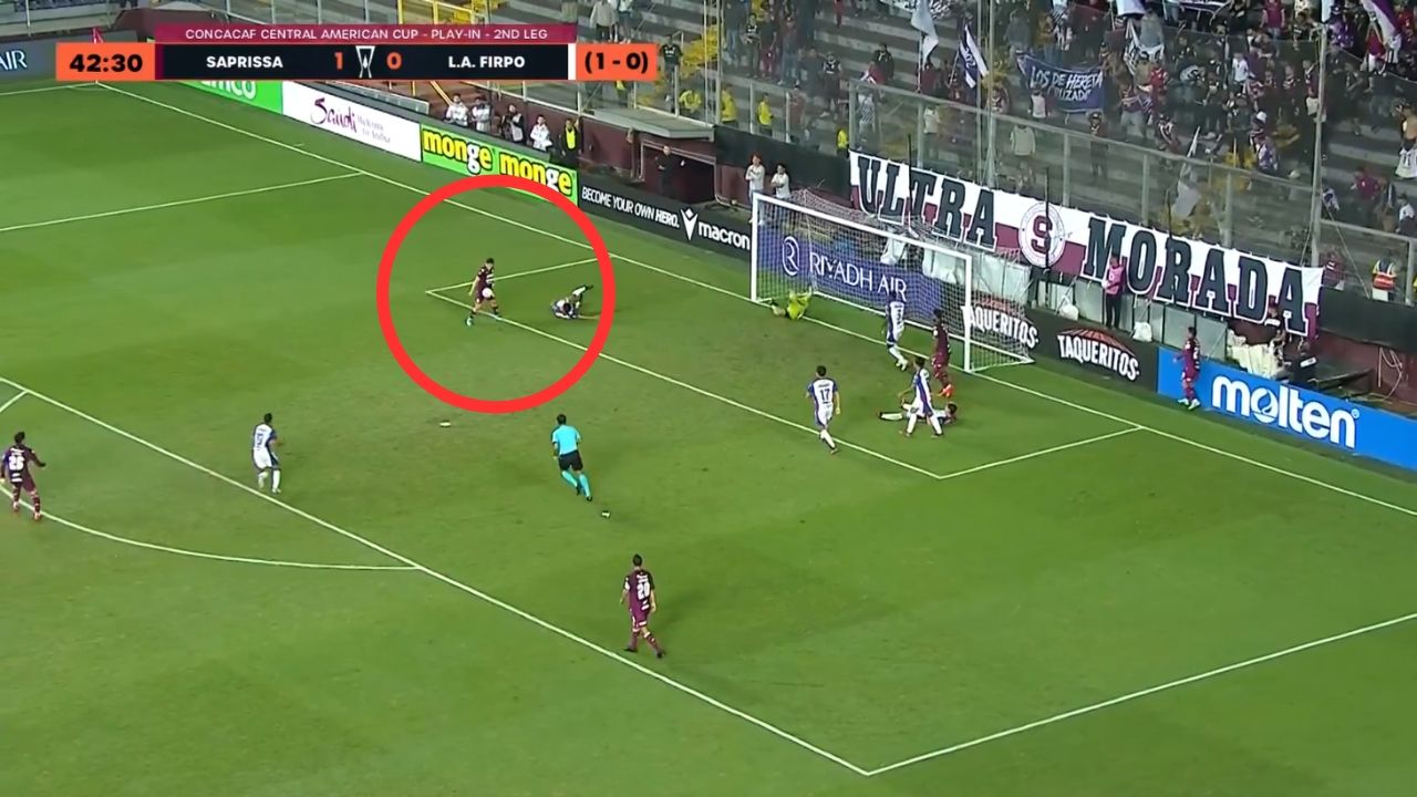 El gol qué Selvin Brown anuló al Saprissa en el Play In vs Firpo