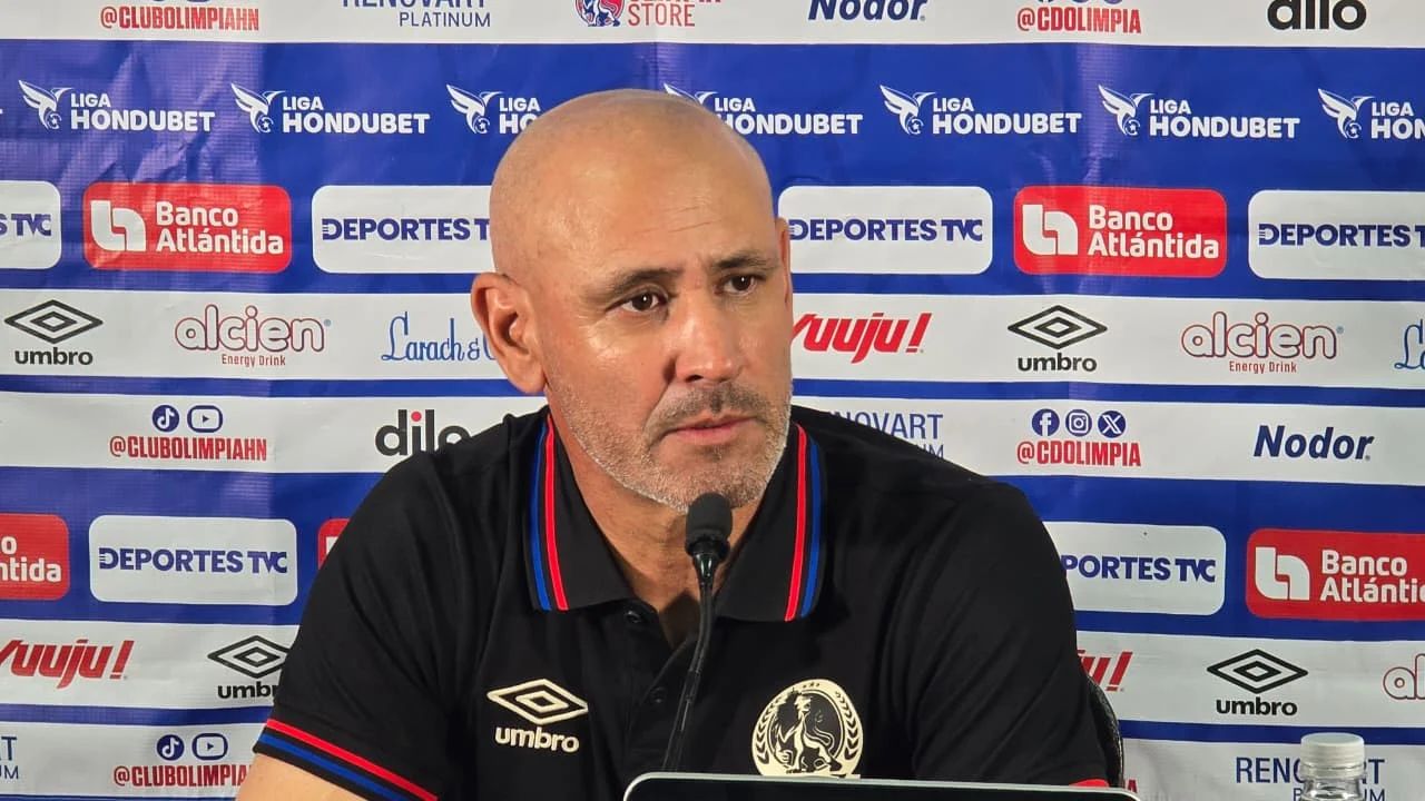 Eduardo Espinel expone qué lo tiene molesto del fútbol de Honduras y deja en duda su continuidad