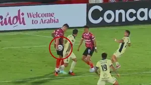 Imagen de La supuesta mano en el área de Alajuelense que encendió la polémica eliminación de Motagua