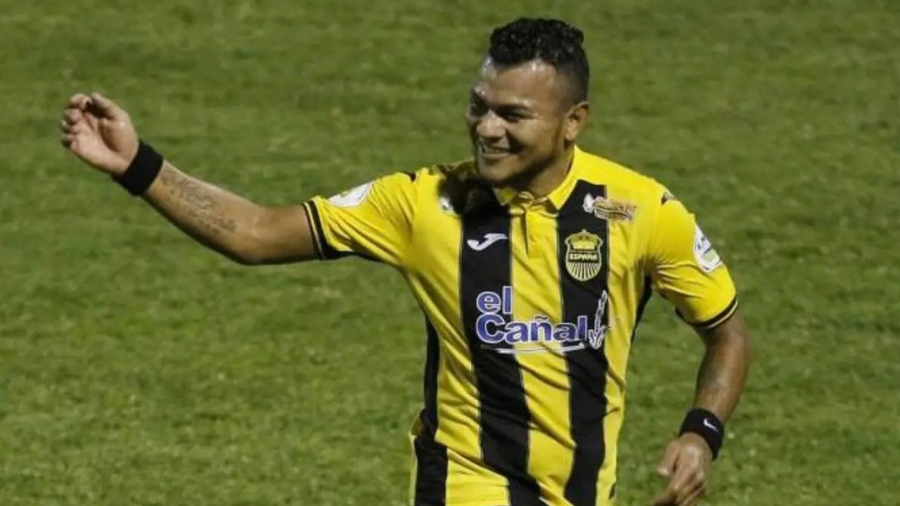 El histórico Mario Martínez es presentado por su nuevo equipo en San Pedro Sula