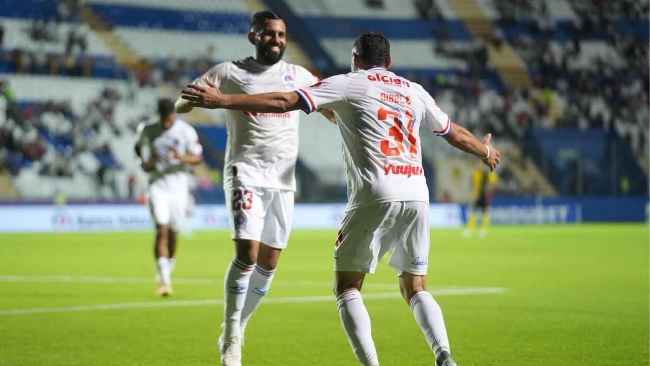 Olimpia se impone al Real España con exhibición de Nicolás Dibble