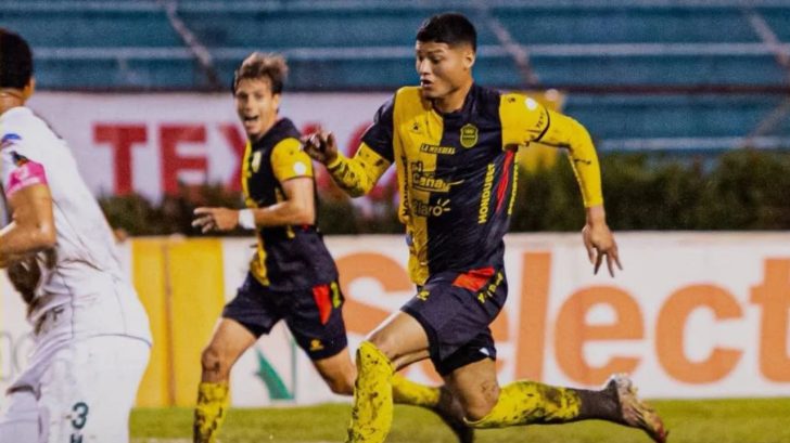 Real España sufre contra Platense y consigue triunfo con nueve jugadores