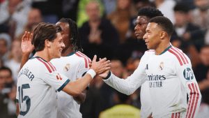 Real Madrid golea a Sevilla y llegará inspirado al Clásico