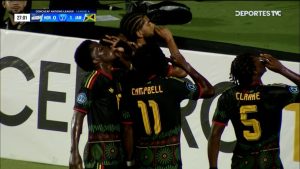 La curiosa celebración de los jugadores de Jamaica tras abrir marcador ante Hondura